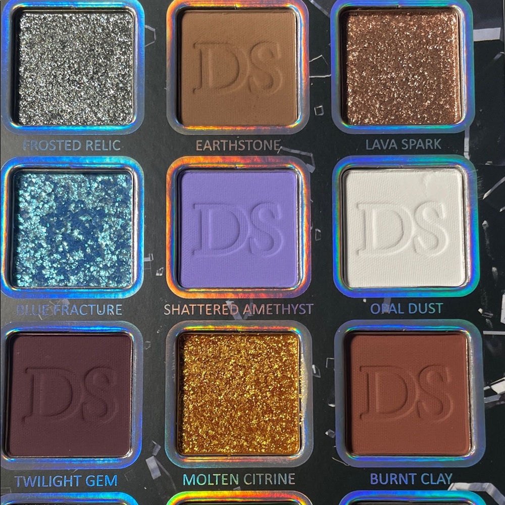 Dede signature broken jewels eyeshadow palette - Picture 3 of 7